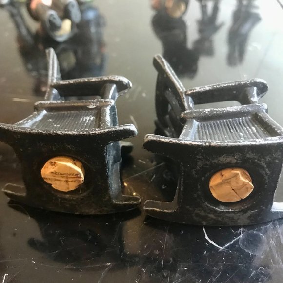 Vintage Cast Iron Toys Horse Drawn Wagon & Fireman & Amish Figurines - Picture 9 of 12